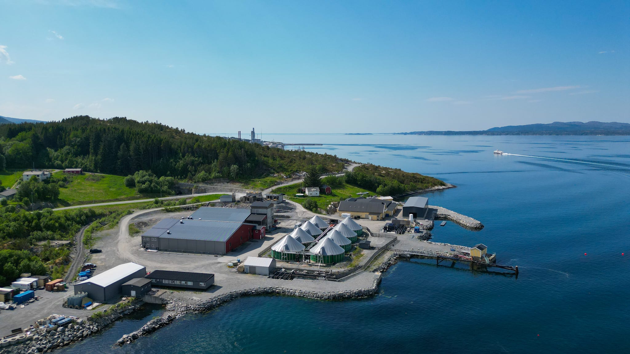 Industrianleggene på Tjeldbergodden representerer stor verdiskaping nasjonalt, og er en hjørnestein i regionens industri.